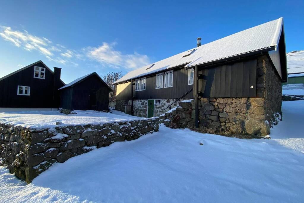 Charming And Authentic Heritage Retreat In Kvivik - Right Next To The River Экстерьер фото