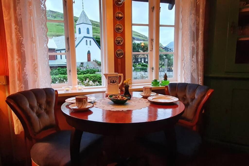 Charming And Authentic Heritage Retreat In Kvivik - Right Next To The River Экстерьер фото