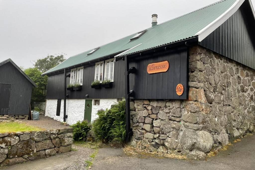 Charming And Authentic Heritage Retreat In Kvivik - Right Next To The River Экстерьер фото