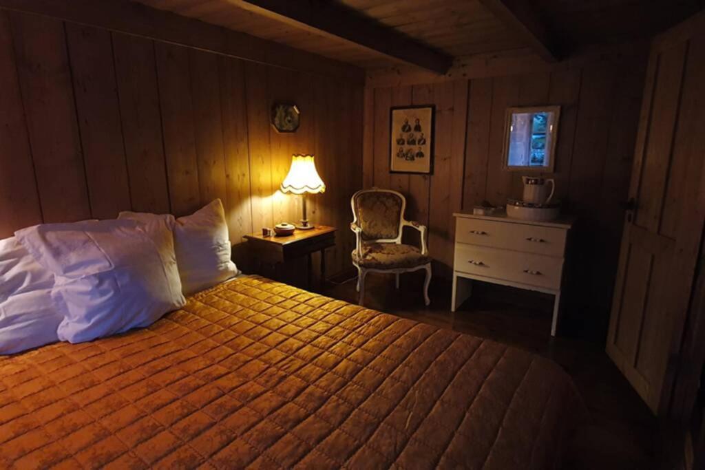 Charming And Authentic Heritage Retreat In Kvivik - Right Next To The River Экстерьер фото