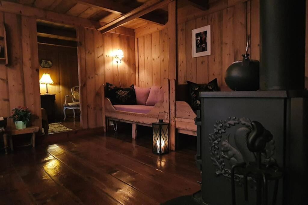 Charming And Authentic Heritage Retreat In Kvivik - Right Next To The River Экстерьер фото