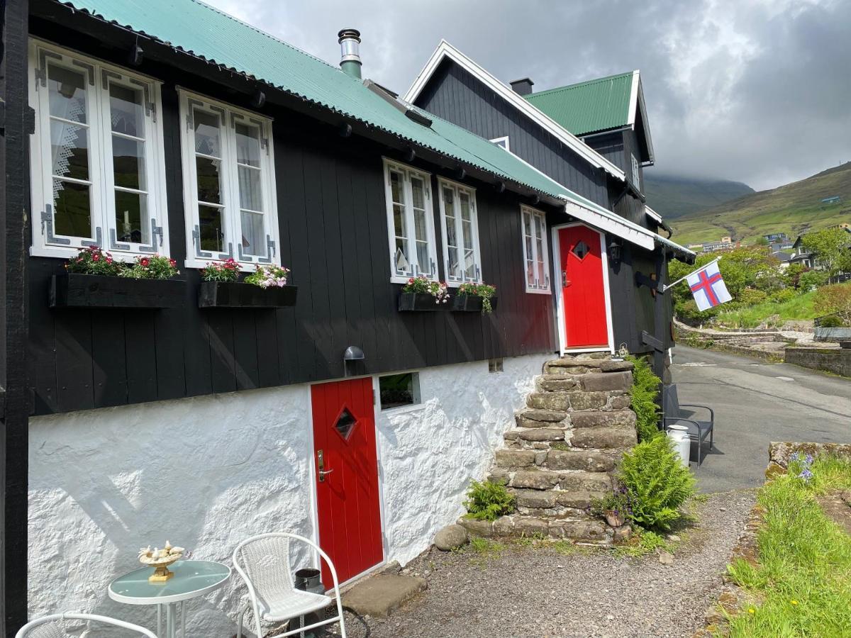 Charming And Authentic Heritage Retreat In Kvivik - Right Next To The River Экстерьер фото