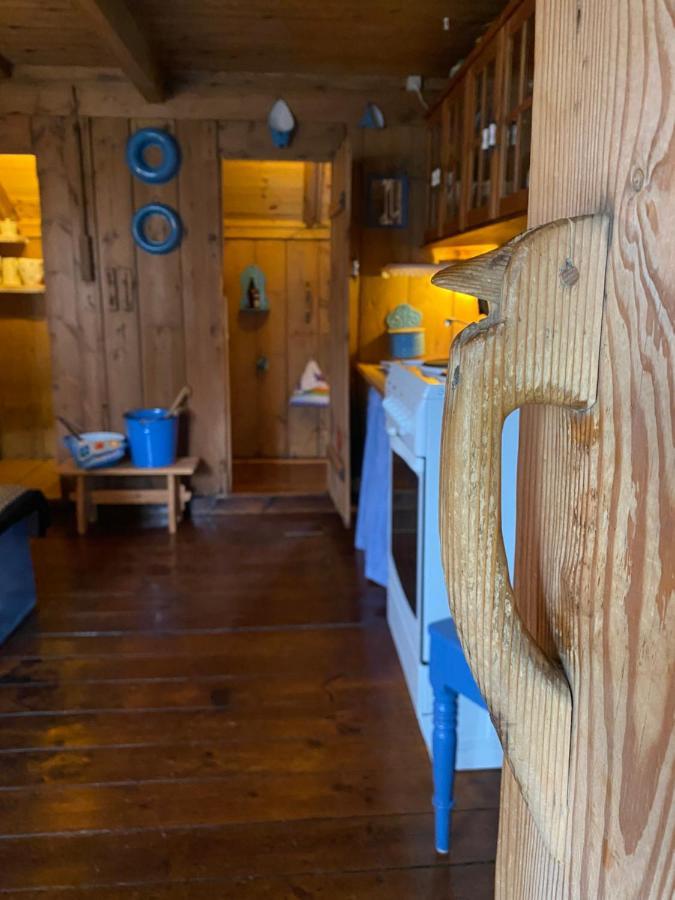 Charming And Authentic Heritage Retreat In Kvivik - Right Next To The River Экстерьер фото
