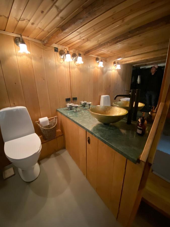 Charming And Authentic Heritage Retreat In Kvivik - Right Next To The River Экстерьер фото